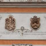 ...lo stemma famigliare affiancato a quello di Canneto